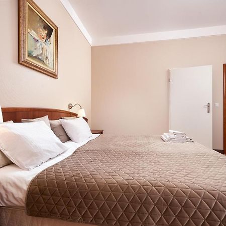 Hotel Anton By Dns Pruszkow Bagian luar foto