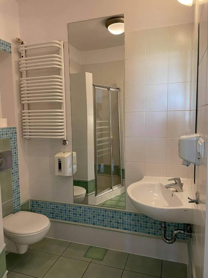 Hotel Anton By Dns Pruszkow Bagian luar foto