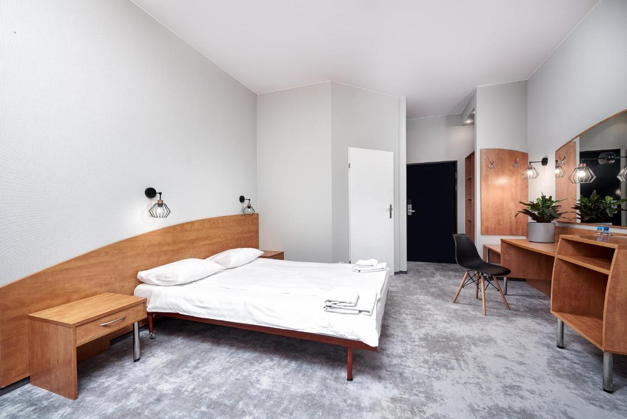 Hotel Anton By Dns Pruszkow Bagian luar foto