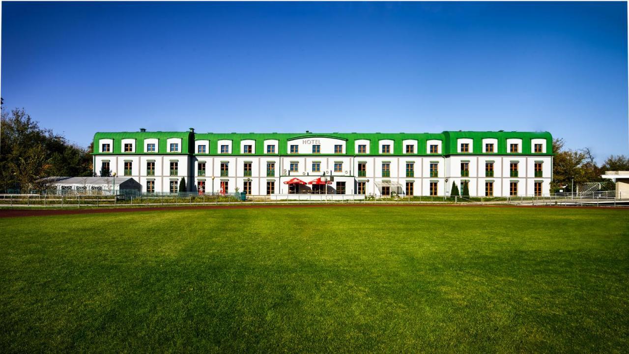 Hotel Anton By Dns Pruszkow Bagian luar foto