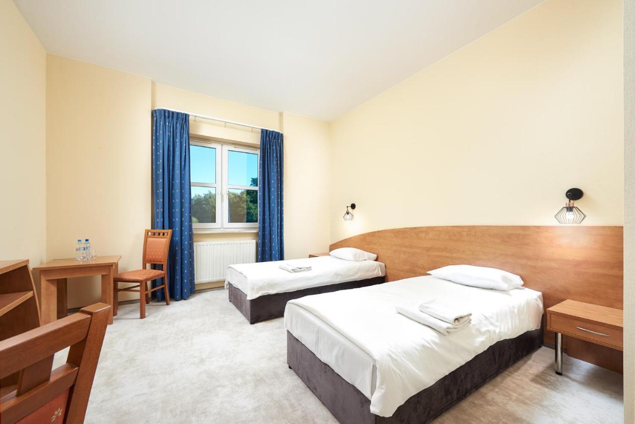 Hotel Anton By Dns Pruszkow Bagian luar foto