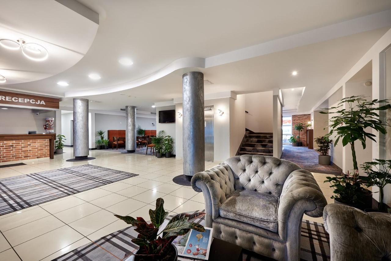 Hotel Anton By Dns Pruszkow Bagian luar foto