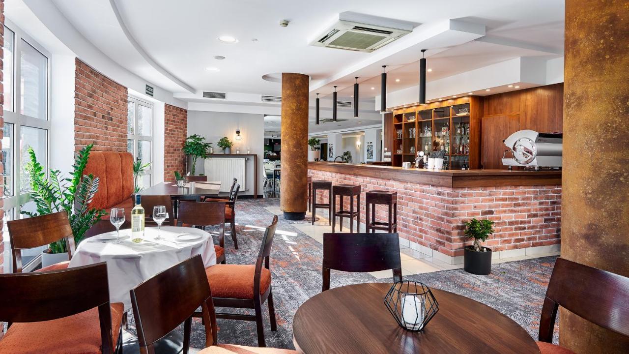 Hotel Anton By Dns Pruszkow Bagian luar foto
