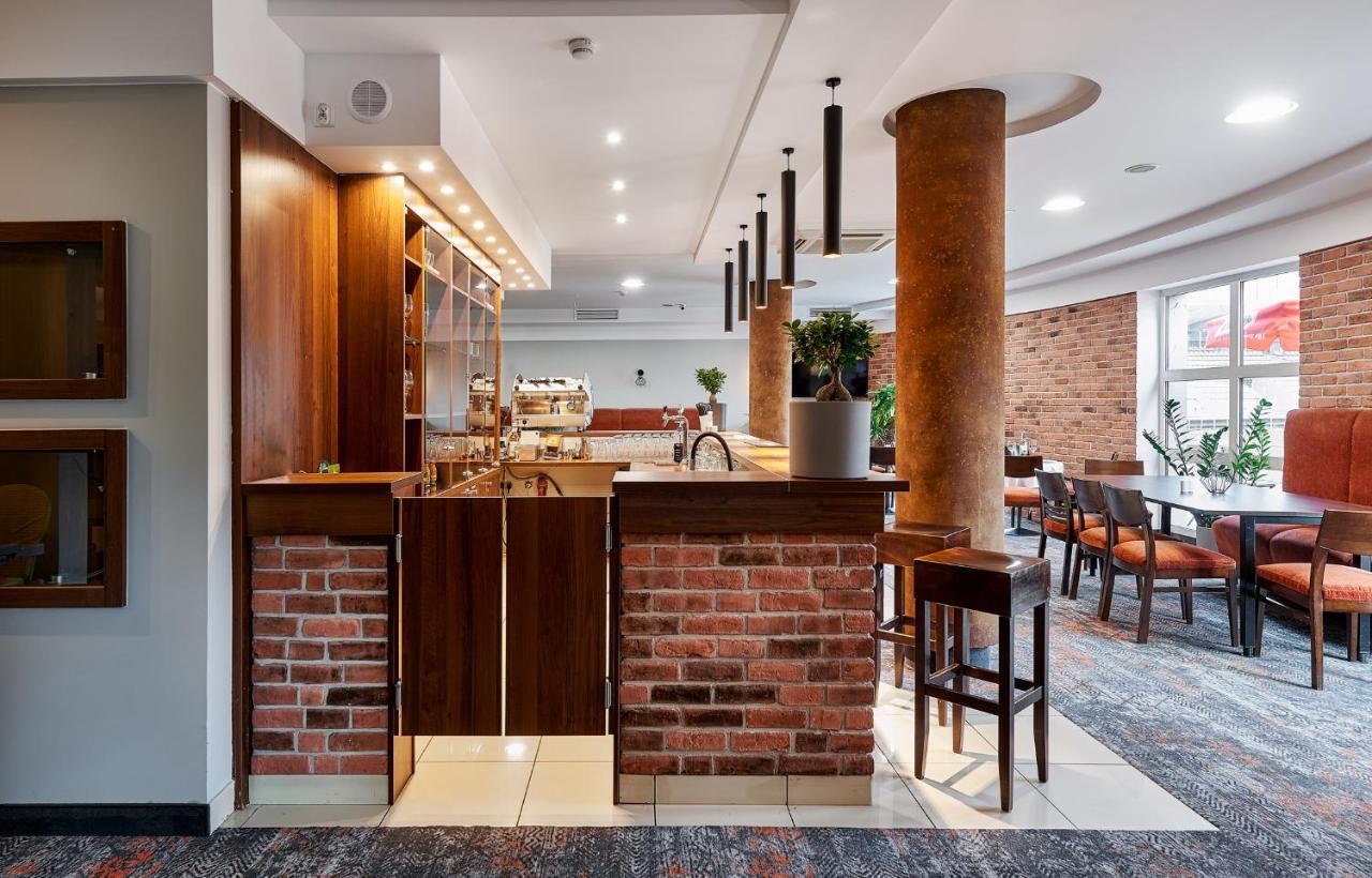 Hotel Anton By Dns Pruszkow Bagian luar foto