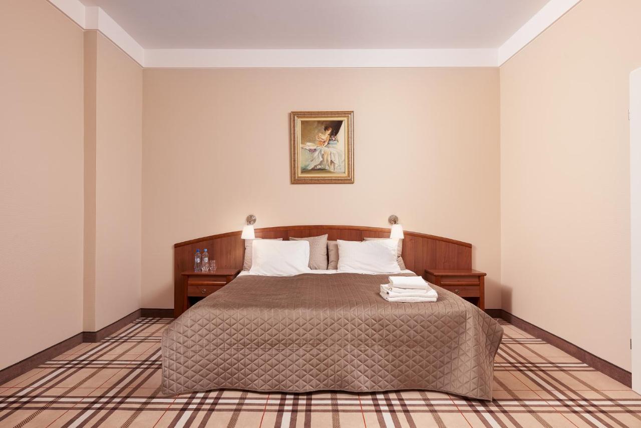Hotel Anton By Dns Pruszkow Bagian luar foto