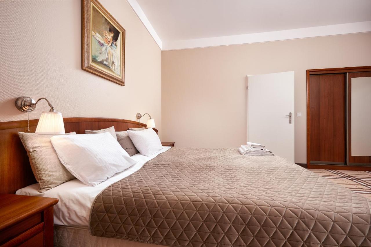 Hotel Anton By Dns Pruszkow Bagian luar foto