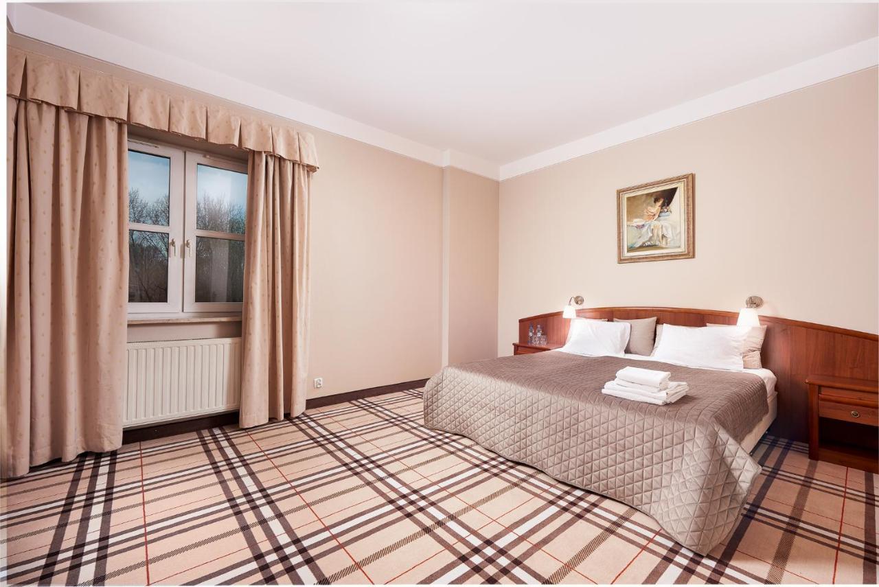 Hotel Anton By Dns Pruszkow Bagian luar foto