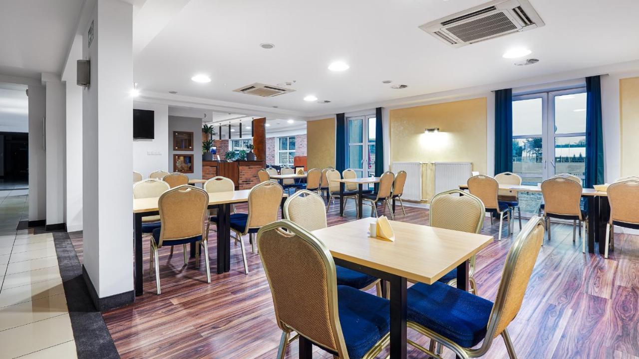 Hotel Anton By Dns Pruszkow Bagian luar foto